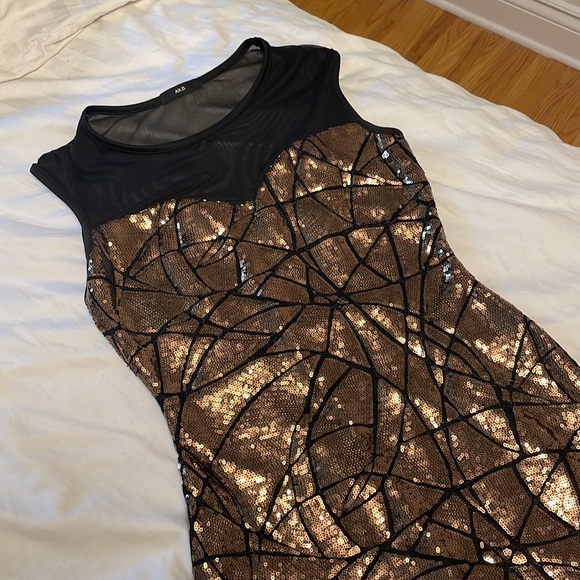 Alt B Sparkly Dress. Size Medium - Picture 2 of 4